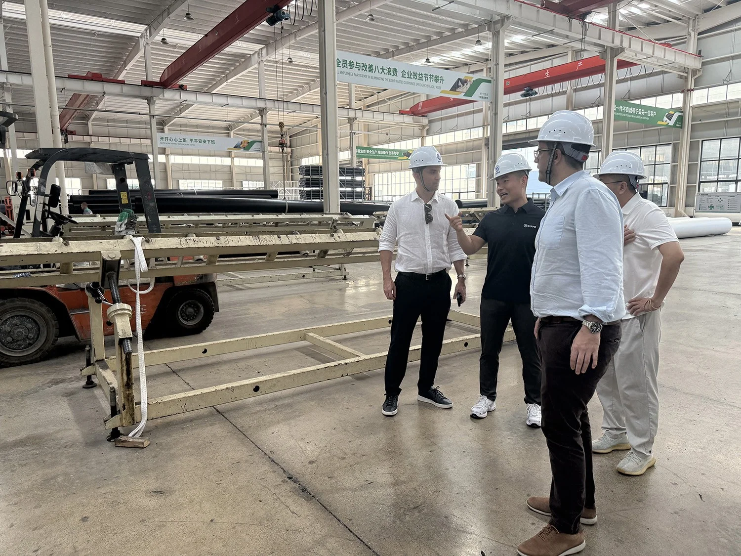 SIFFO team explaining the White Co-Extruded HDPE Pipe manufacturing process to Spanish quality inspectors